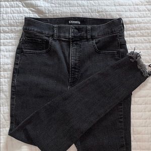 High rise frayed ankle skinny jean